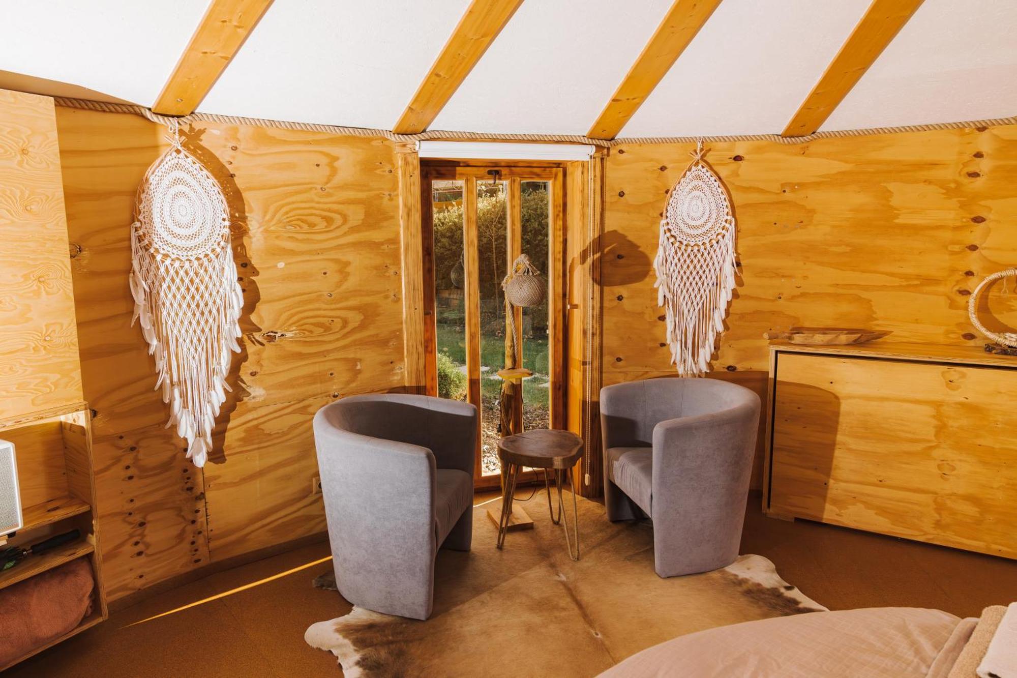 Glamp V Hluboke - Yurts And Wooden Houses Vsetín Exterior foto